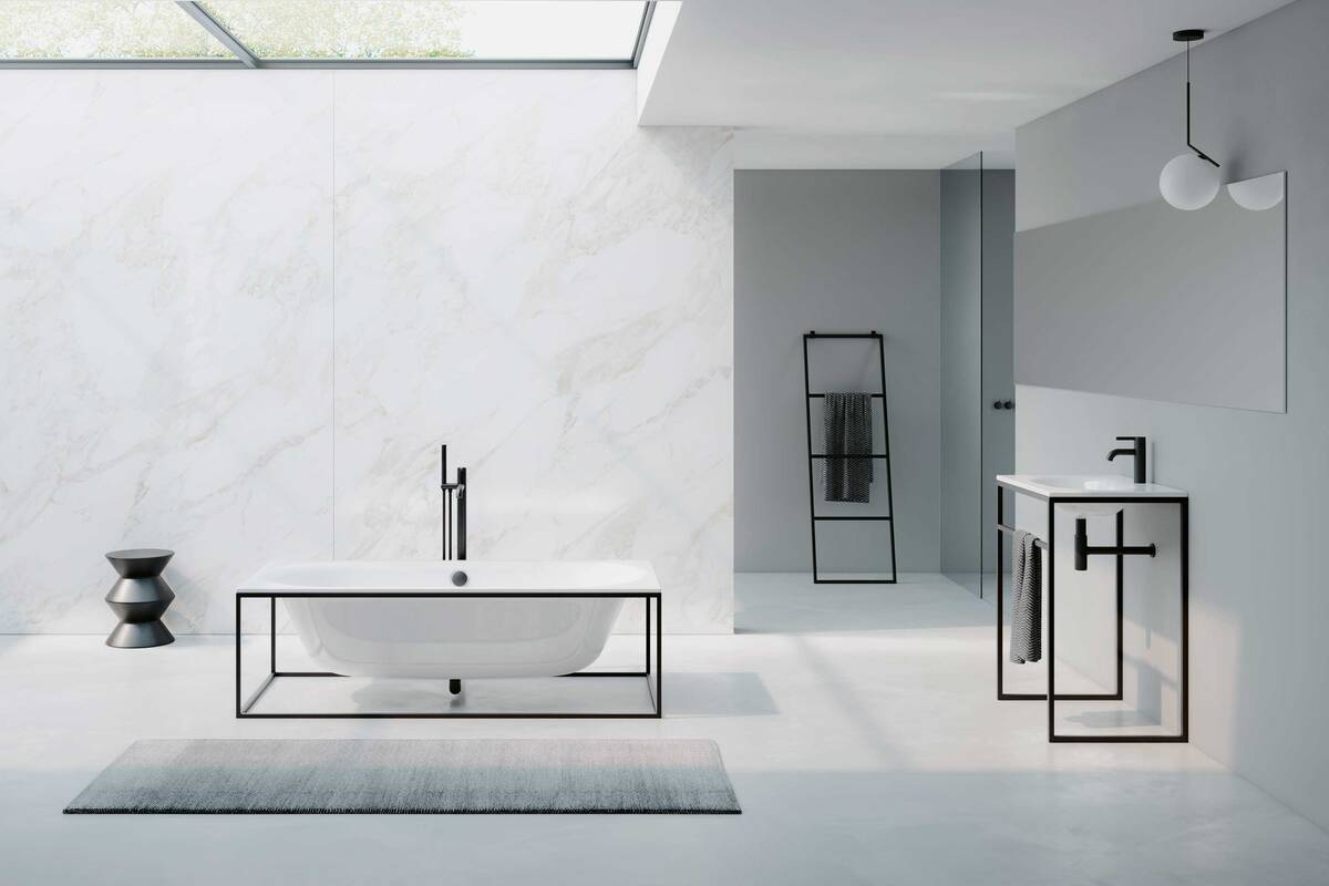 Echte Hingucker sind die schwerelos wirkende Badewanne «Riva Frame» und der dazu passende Waschtisch «Duett Frame». Die Wanne ist in zwei Grössen erhältlich und lässt sich auf Wunsch mit verschiedenen Optionen ausstatten. Wilhelm Schmidlin AG.