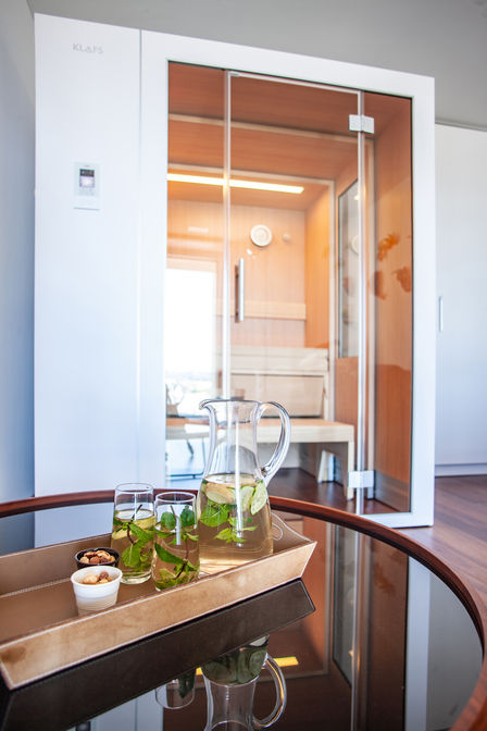 Das Apérogetränk mit Minze sorgt für einen frischen Wellness-Kick, ebenso die Sauna «S1».