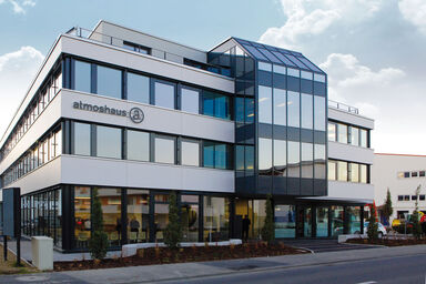 Firmenzentrale in Sempach Station.