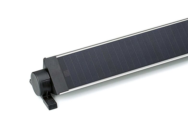 Sichtschutz mit Sonnenenergie: Bei einem Hausbau oder einer Renovierung wird vermehrt auf energiesparende Konzepte geachtet. Das autarke Antriebssystem von Elero wird mit Solarenergie betrieben. Es wird kein Anschluss ans Stromnetz oder an ein Steuergerät benötigt. Gartenhäuser und Garagen in peripherer Lage profitieren davon genauso wie Einfamilienhäuser, die für sich eine automatisierte Lösung suchen.
Meimo AG, www.meimo.ch