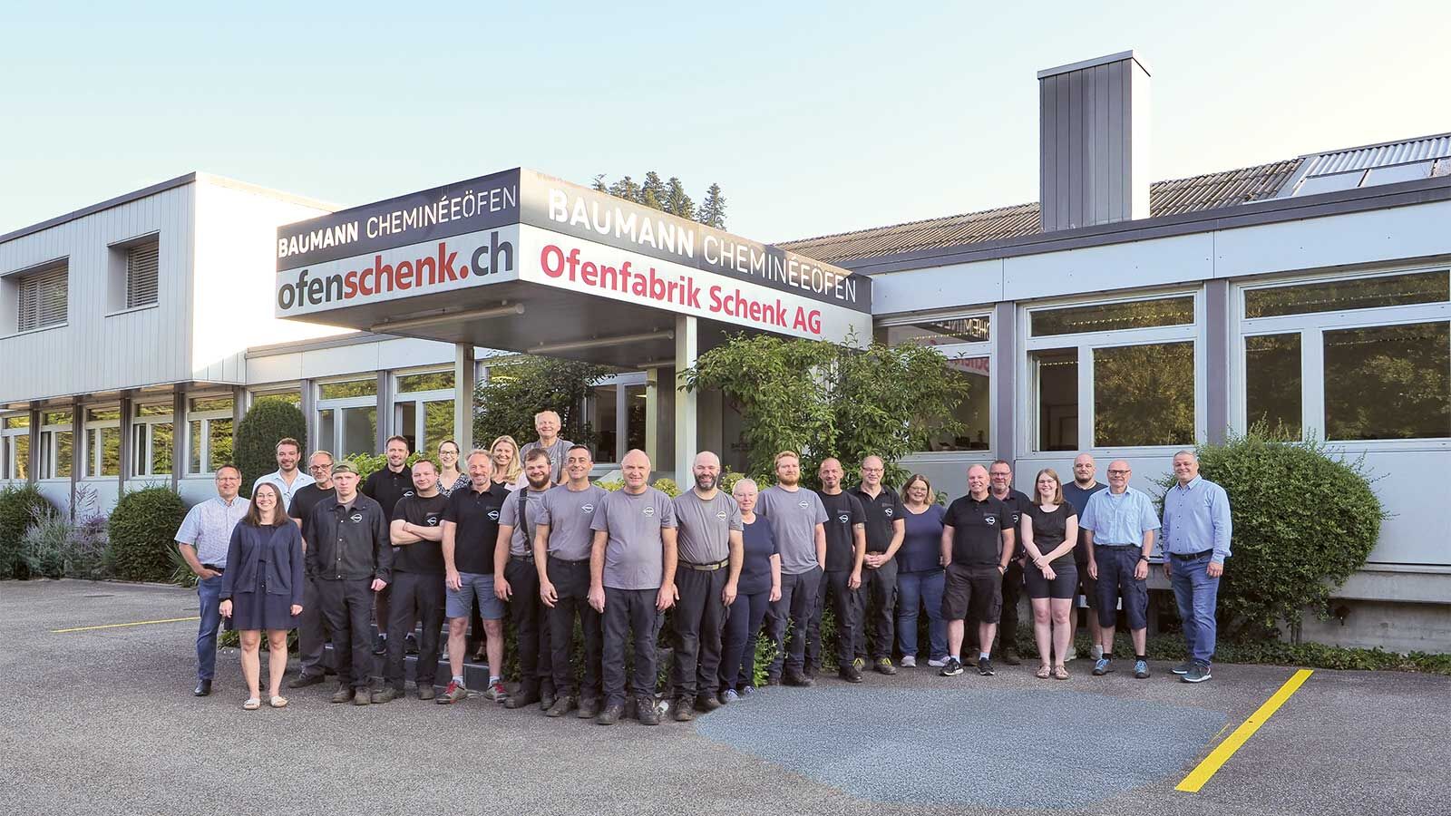 Ein Vorteil für Bauherren und Architekten: Bei Baumann gibt es den kompletten Service aus einer Hand. Von der Skizze über die Baueingabe bis zur Installation – inklusive Kaminbau – begleitet das Team seine Kundschaft durch alle Projektphasen.