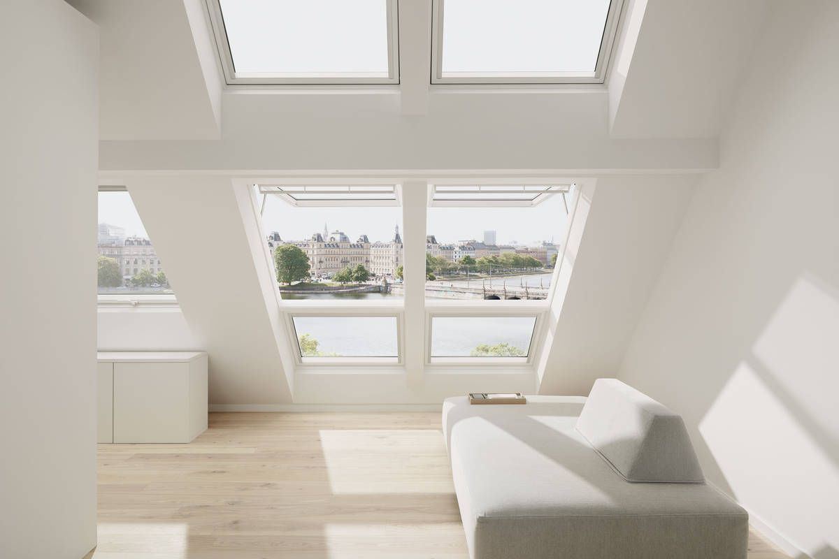 Das Klappflügelfenster «GPU Integra» wird elektrisch betrieben. Dank des grossen 45°-Öffnungswinkels ermöglicht das Dachfenster einen optimalen Ausblick. Velux.