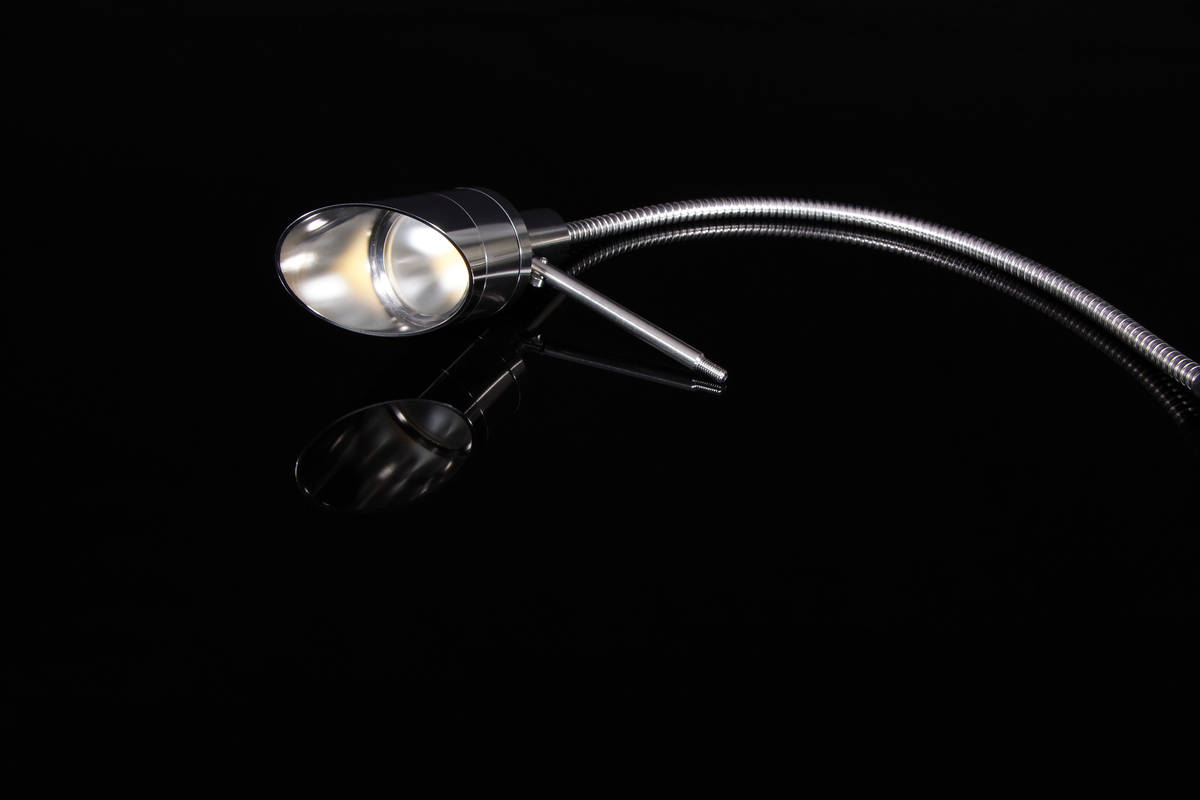 Wasserdicht: Die Solderbond Licht GmbH hat die ganze Gartenspot-Palette mit einer neuen Dichtungstechnologie ausgestattet. Jetzt sind alle Gartenspots bis mindestens ein bis zwei Meter tief wasserdicht. Die Spots gibt es in vier Versionen, 1–7 Watt, Edelstahl, mit Marderschutz, LED-Technologie, Befestigung per Erdspiess oder Montageplatte. Produziert wird in einer Eingliederungsstätte in der Schweiz. Solderbond Licht GmbH.