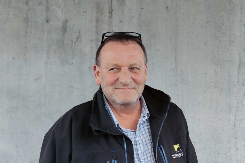 Stefan Lehnert, ursprünglich Obergärtner und SIU-Unternehmensführer, ist Geschäftsinhaber der Lehnert AG. Das Unternehmen plant, gestaltet und pflegt Traumgärten mit dem Element Wasser. Mit über 250 gebauten Schwimmteich-, Biopool- und Poolanlagen und dem eigenen patentierten Bausystem verfügt die Lehnert AG über grosses Know-how zum Thema «Wasser im Garten».