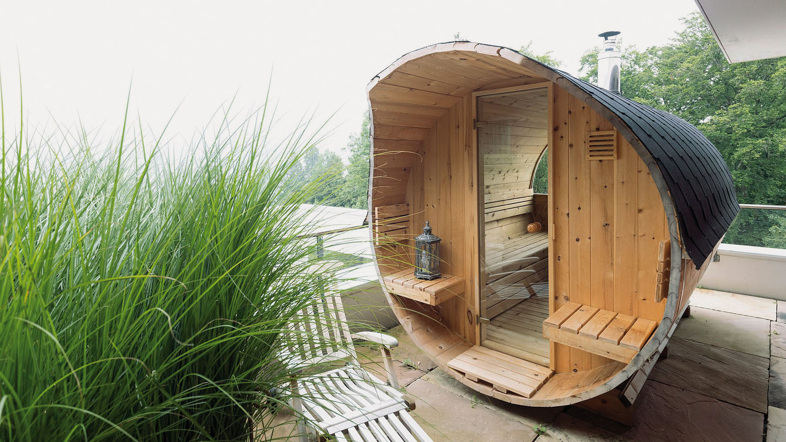 Eine Fasssauna im Garten verspricht das richtige «Glamping»-Gefühl.