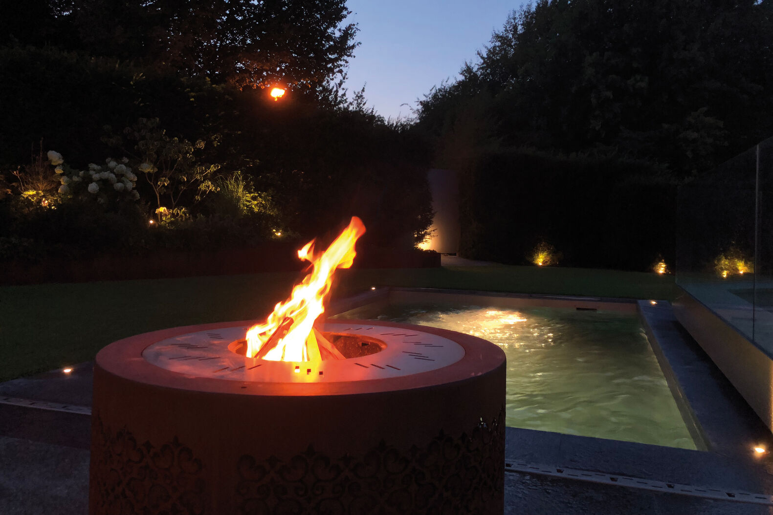 Der Rundfeuerwok aus Cortenstahl ist in jedem Garten ein Blickfang. Mein Topf.