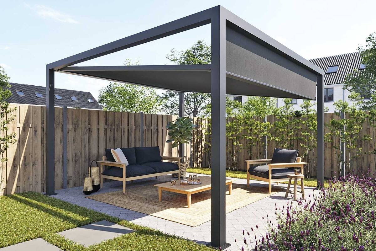 Dank der beweglichen Dachkonstruktion lässt sich der Schatten- und Sonnenschutz «Qube Move» von Tomwood je nach Wetter und Tageszeit individuell anpassen. Das Stoffdach wirkt leicht und elegant, bietet aber gleichzeitig zuverlässigen Schutz vor intensiver Sonneneinstrahlung. Tomwood AG.