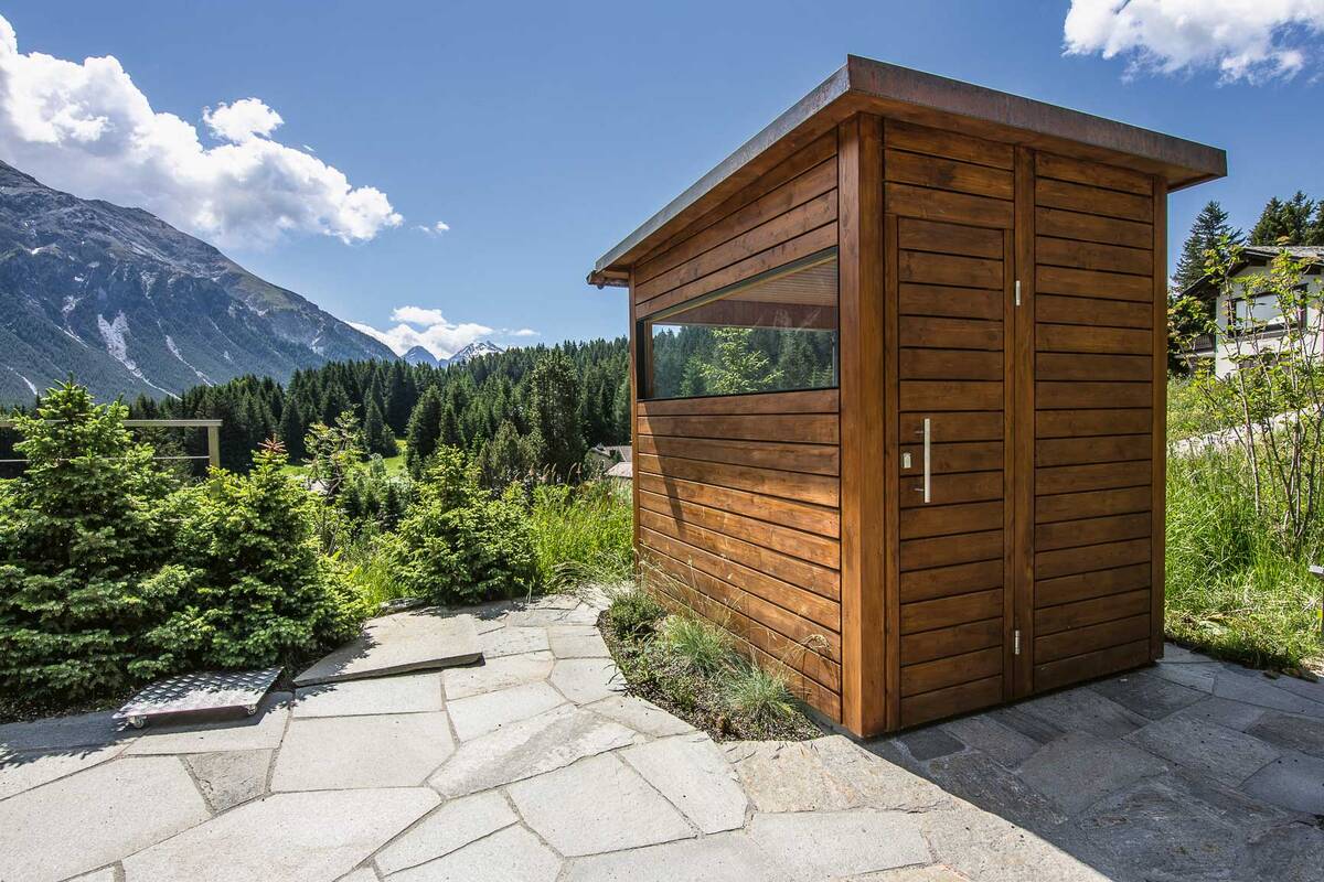 Ob im Grünen, auf der Terrasse oder dem Balkon: Die Fitpa AG kümmert sich um die individuelle Realisierung der Sauna im Freien. Fitpa AG.