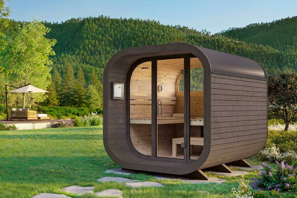 Die Aussensauna «Fjelo» von Röger überführt die klassische Fassform in eine präzise, geometrisch optimierte Architektur. Gerade Linien erzeugen ein angenehmes Raumgefühl, und grosszügige Glasflächen öffnen den Blick ins Freie. So entsteht ein kompakter Saunakörper, der Funktionalität und Atmosphäre vereint. Klafs AG.