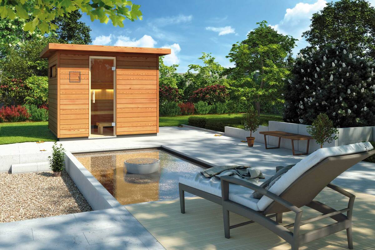 Schön schlicht: Die Aussensauna «Velito» fügt sich dezent in jedes Ambiente ein. Sie ist in sechs verschiedenen Grössen und mehreren Holzvarianten erhältlich. Ein Panoramafenster (optional) gibt die Sicht auf den Garten frei. Weitere Extras sind Vorraum, Infrarotsitz und LED-Beleuchtung. Röger/Klafs AG.