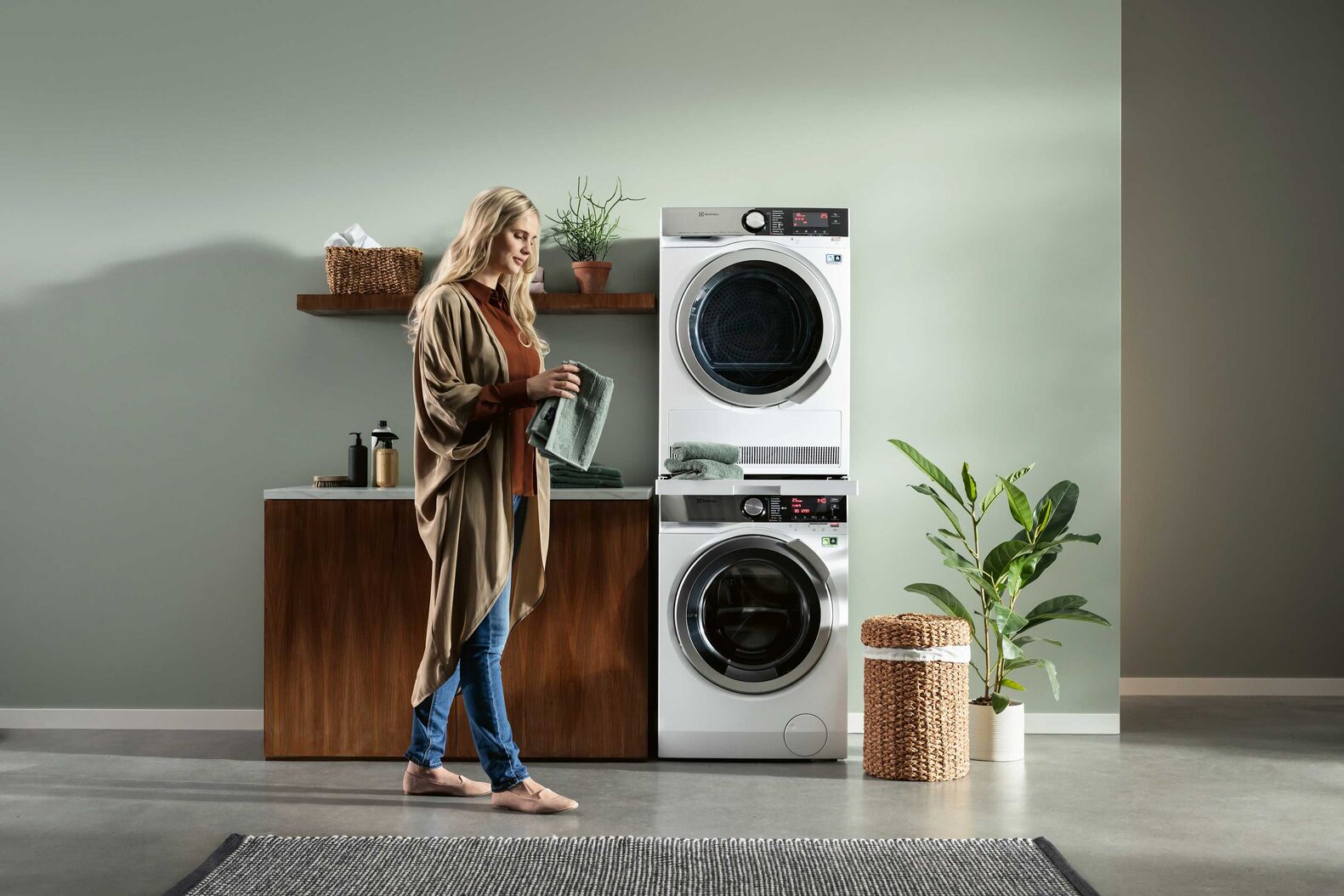 Herkömmliche Waschmaschinenfilter fangen Mikroplastikfasern nicht auf, letztere gelangen somit in unser Gewässersystem. Electrolux bietet einen Waschmaschinenfilter, der bis zu 90 Prozent der Mikroplastikfasern, die grösser als 45 Mikrometer sind, auffängt. Electrolux AG, www.electrolux.ch