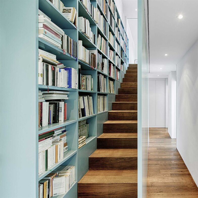 Regal für Bibliothek. Oesch Innenausbau AG.