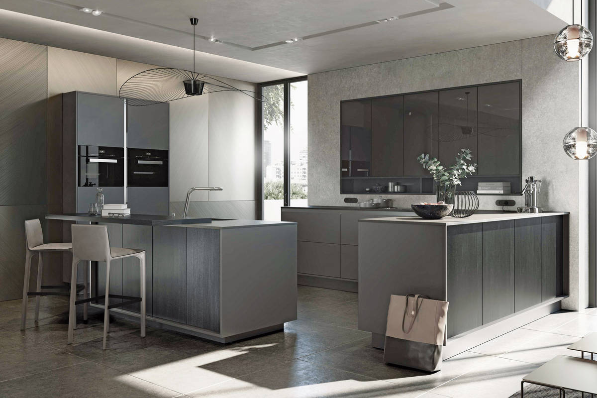 Besonderes Merkmal der Modellreihe «Pure» ist der zwei Zentimeter feine Rahmen, der nicht nur die freistehenden Möbel, sondern auch die integrierten Küchenelemente umschliesst. Siematic.