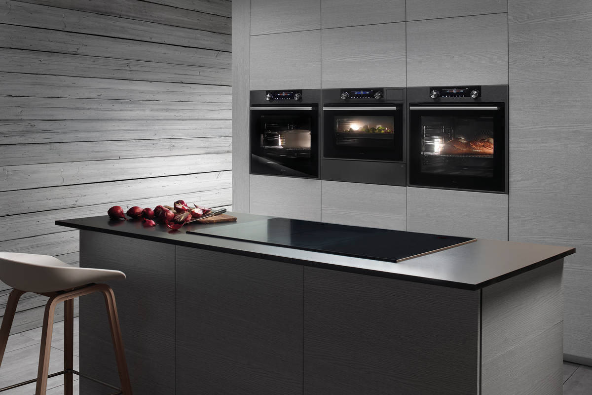 Mit dem flexiblen Kombi-Einbaubackofen «ASKO 5 in 1» lassen sich fünf verschiedene Heizmethoden einstellen – in ein und demselben Ofen. Fors.