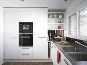 Mit «Küchen Smart» wird die Küchenfront zur digitalen Schaltzentrale: Der interaktive Bildschirm mit Touchscreen steuert Videochat, Rezeptdatenbank und Musikanlage. Veriset AG in Zusammenarbeit mit Mues-Tec und Orea.